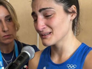 Boxeadora se retira a los 45 segundos por tener rival transgénero en París