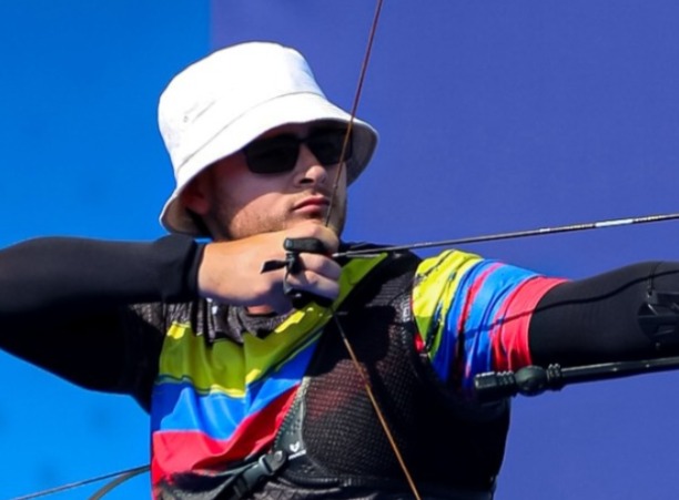 Santiago Arcila hace historia al avanzar en tiro con arco en París 2024