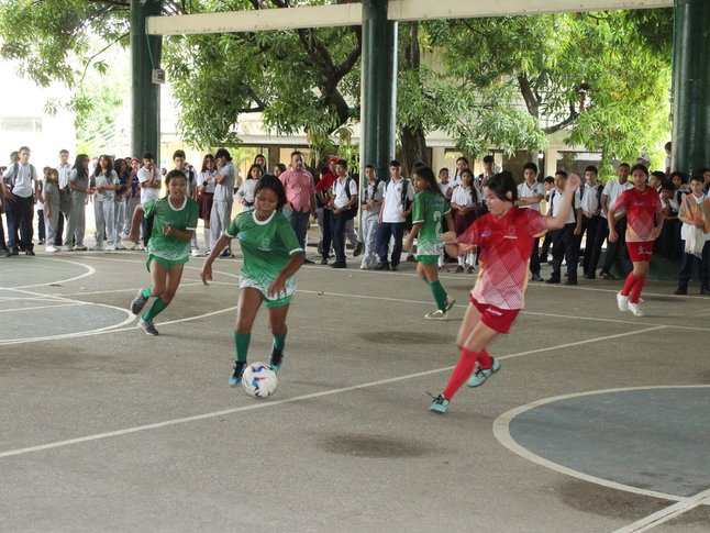 Las mujeres abrieron los Intercolegiados