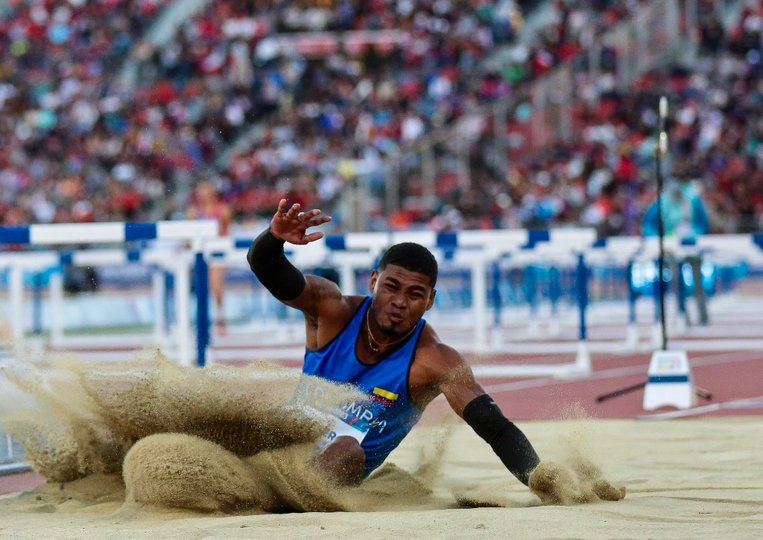 Arnovis Dalmero sueña en grande en Juegos Olímpicos: pasó a la final de salto largo