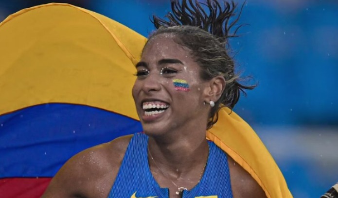 Natalia Linares se despide de los Olímpicos en salto largo