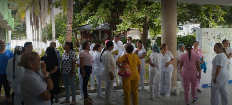 Les han incumplido, trabajadores del HUS exigen el pago de 4 meses