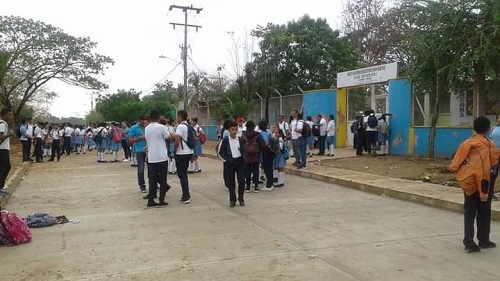 Solicitan nombramiento de rector y docentes en El Roble