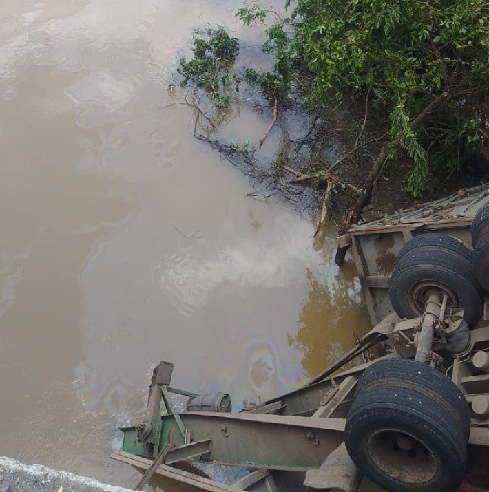 Río San Pedro en máxima alerta por Acpm