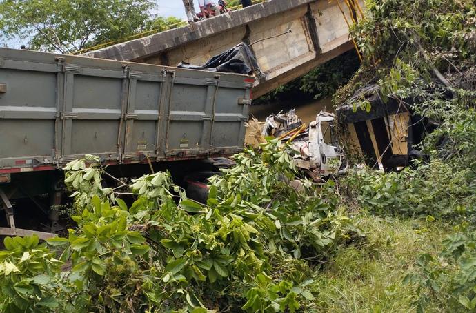 La CVS acompaña el proceso de extracción del vehículo que cayó en el río San Jorge