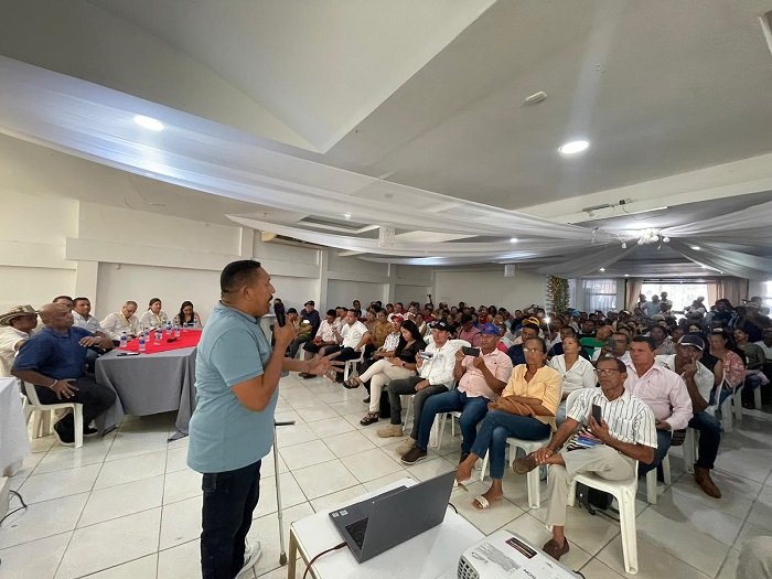 Pequeños productores le apuntan a la asociatividad