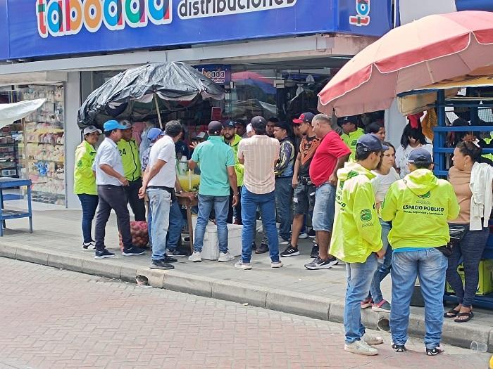 Empieza el despeje a vendedores estacionarios en el centro