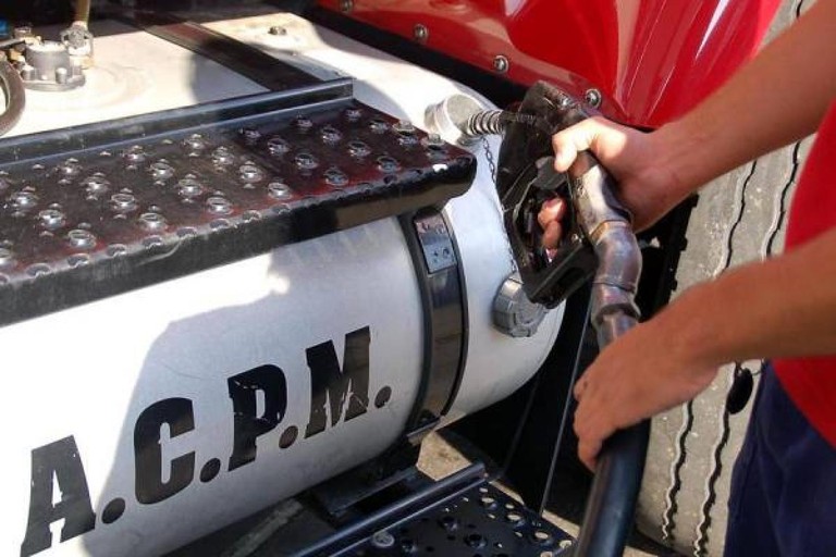 MinHacienda se planta en que sí o sí aumentará el precio del Acpm