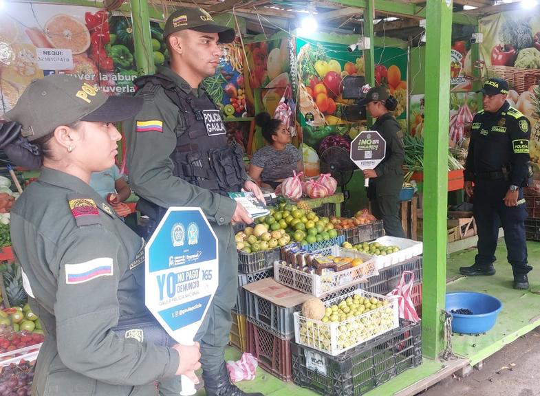 Gaula adelanta campaña para prevenir la extorsión en el mercado del Sur en Montería
