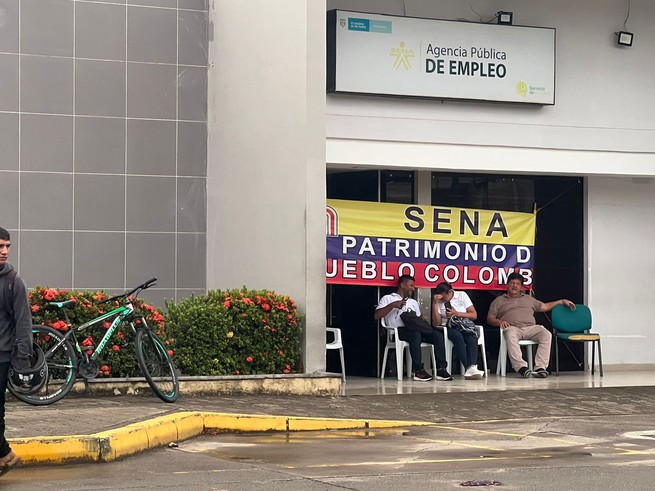 Paro indefinido del Sena afecta a 500 aprendices