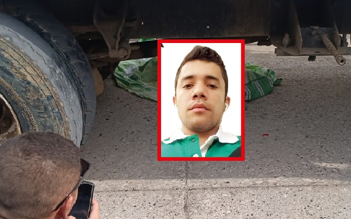Murió debajo de las llantas de un camión