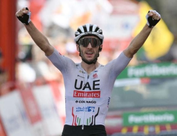 Adam Yates ganó la novena etapa de La Vuelta a España 2024