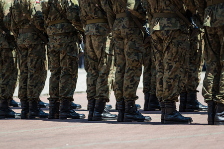 Capturan a militares que pedían dinero para gasolina y la gastaban en carros particulares