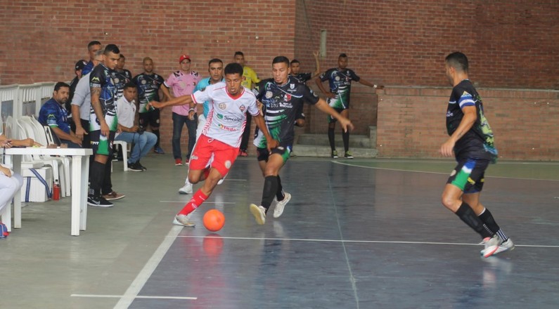 Fútbol de salón está dividido; Asociación y Federación, enfrentados