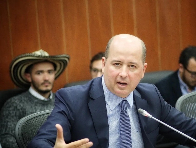 Hay prácticas desleales en el sector lechero: Marcos Pineda
