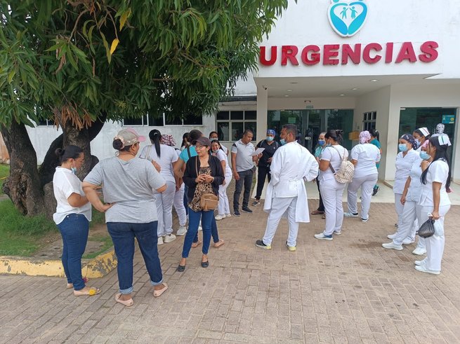 Trabajadores del área de enfermería, del Hospital de San Marcos, reclaman salarios