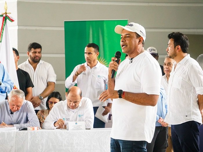 Ministro se comprometió con Acuña a dotación de hospital