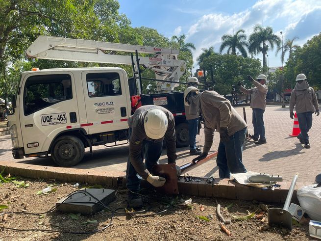 Mantenimiento preventivo al alumbrado público del Parque de Los Libros en Montería