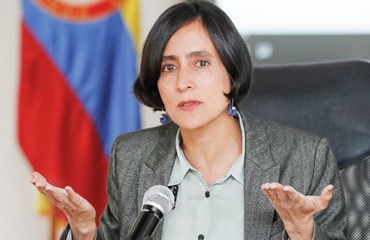 MinAmbiente cuestionada por llegar tarde a debate
