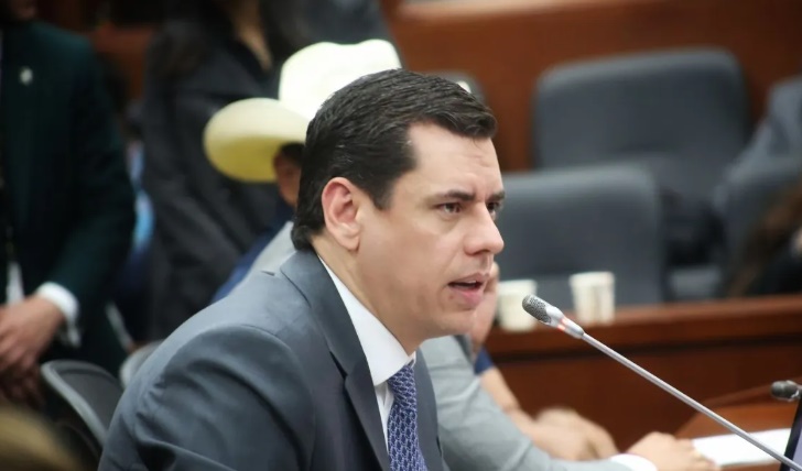 "Decisión acertada, pero tarde": Senador Julio Elías Vidal sobre terminación del contrato de Cara de Gato