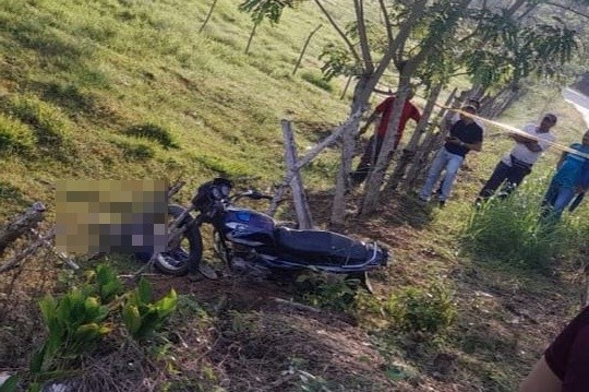 Hallan cuerpo sin vida de motociclista en la vía Sahagún-Las Llanadas