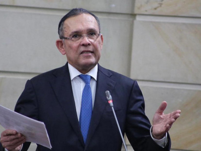 "Aquí hay que concertar, notarios no somos": Cepeda tras reunión con el Presidente Petro