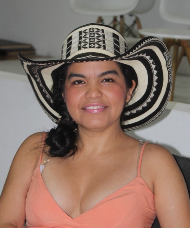 Directora habría asumido con documentos falsos