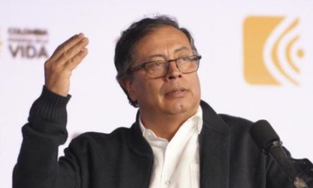Con amenaza radican tributaria y presupuesto