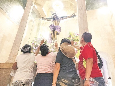 San Benito se prepara para la fiesta religiosa del 'Negrito'