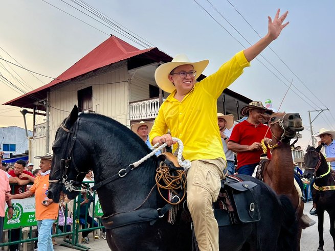 El Desfile de Caballos abrió las fiestas en corralejas en Sincé