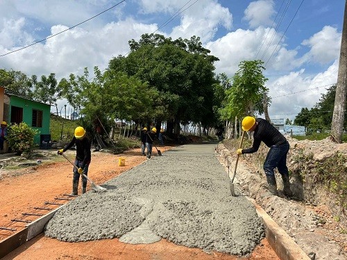 Avanza pavimentación de calles en Los Palmitos y Sampués