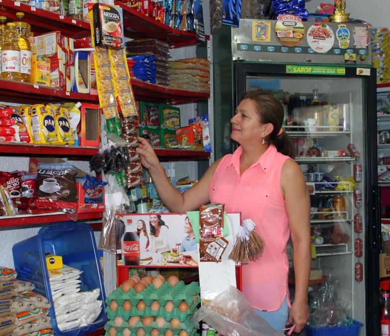Las tiendas de barrio no levantan cabeza