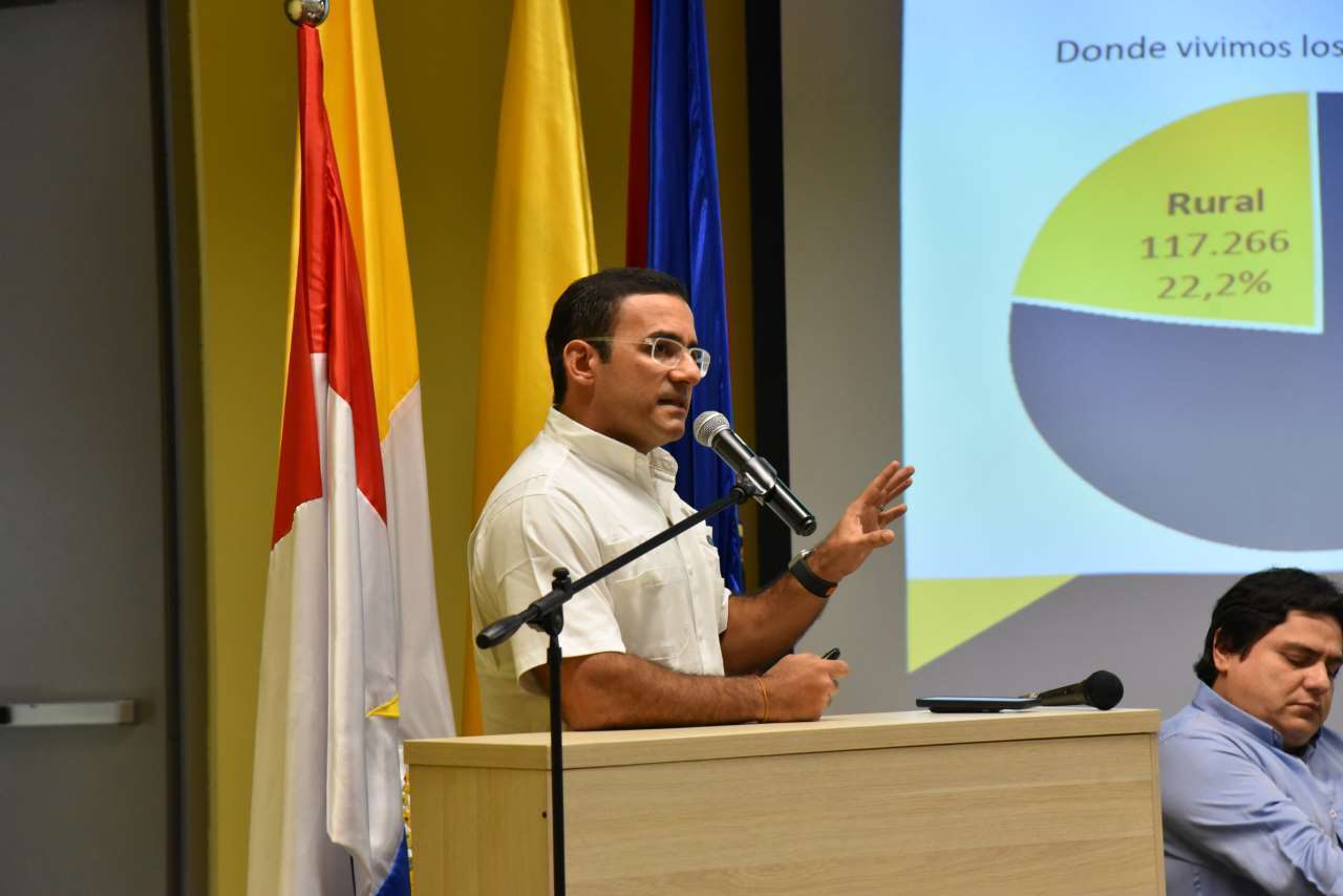 Alcalde Hugo Kerguelén puso la primera piedra del acueducto de Patio Bonito