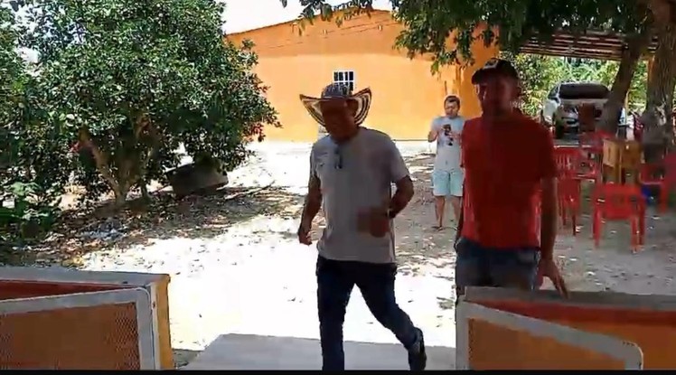 El pueblo en zozobra y el Alcalde de parranda