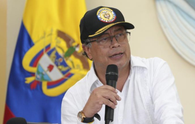 Admiten tutela para que el presidente Petro se retracte por llamar 'muñecas de la mafia' a periodistas