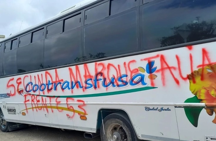 Disidentes de las Farc vandalizaron un bus
