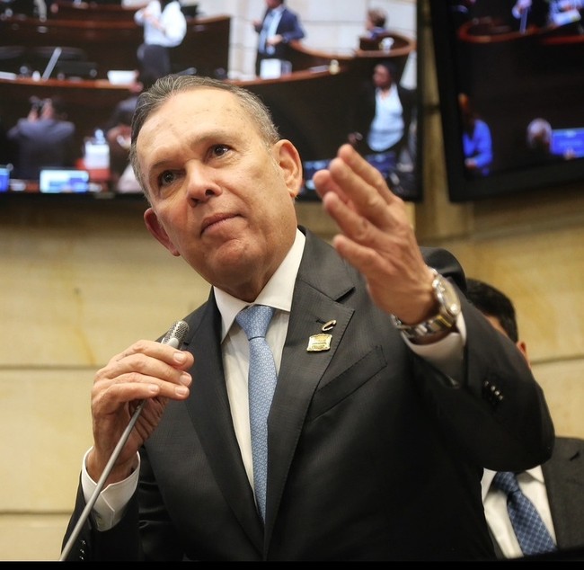 "Es un hecho inédito": Efraín Cepeda a Petro