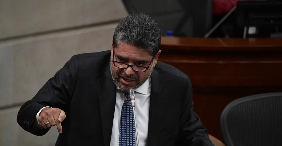 Contralor advirtió sobre posible corrupción en decisiones gubernamentales