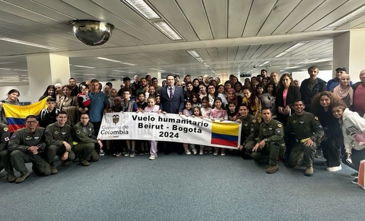 Evacúan a colombianos en Líbano en un vuelo humanitario
