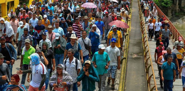 Protesta por "falta de palabra" de Petro