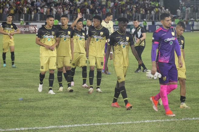 Los penales sellaron la salida de Águilas de la Copa Colombia