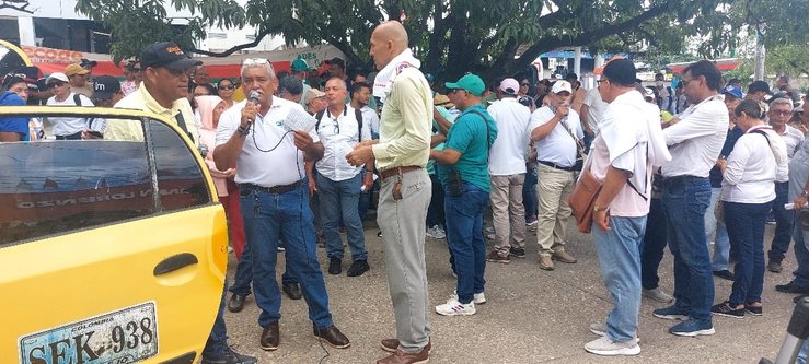 Con plantón los docentes insistieron en mejor atención