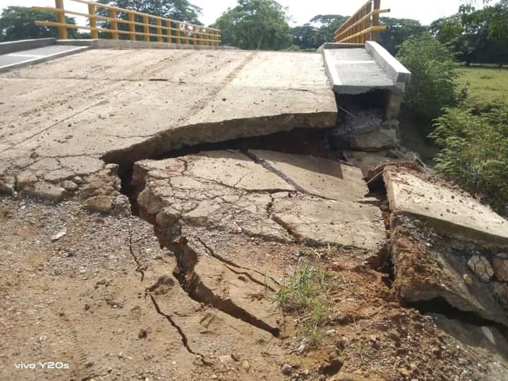 Puente no aguantó el diluvio