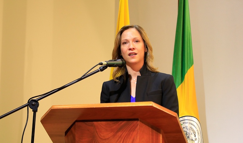 Permitir la licencia por cólicos menstruales es un error: María Claudia Lacouture