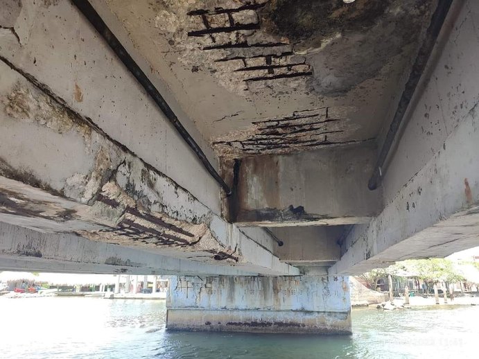 Los del Golfo le recordaron a la ANI el deterioro del puente La Caimanera