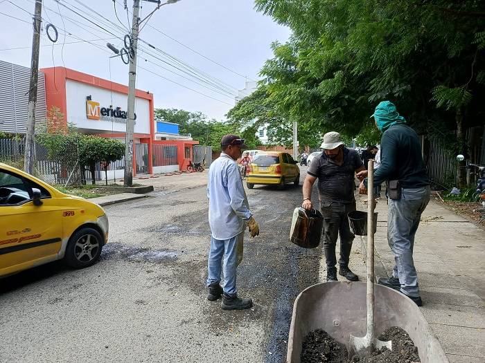 Bacheo de mitigación en la calle 25B