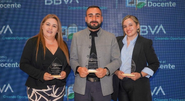 Maestra de Ayapel recibió el Premio Nacional de Lectura y Escritura