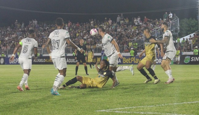 Águilas Doradas no pudo ganar en casa