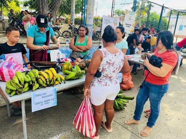 Disfrutaron del Mercado Campesino