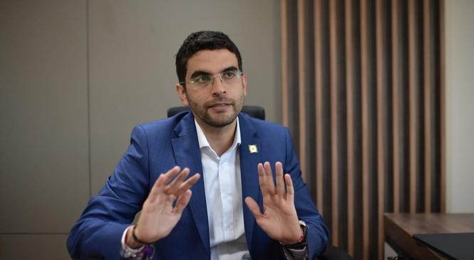 "Han pasado 124 viceministros en cada una de las carteras": Hernán Cadavid